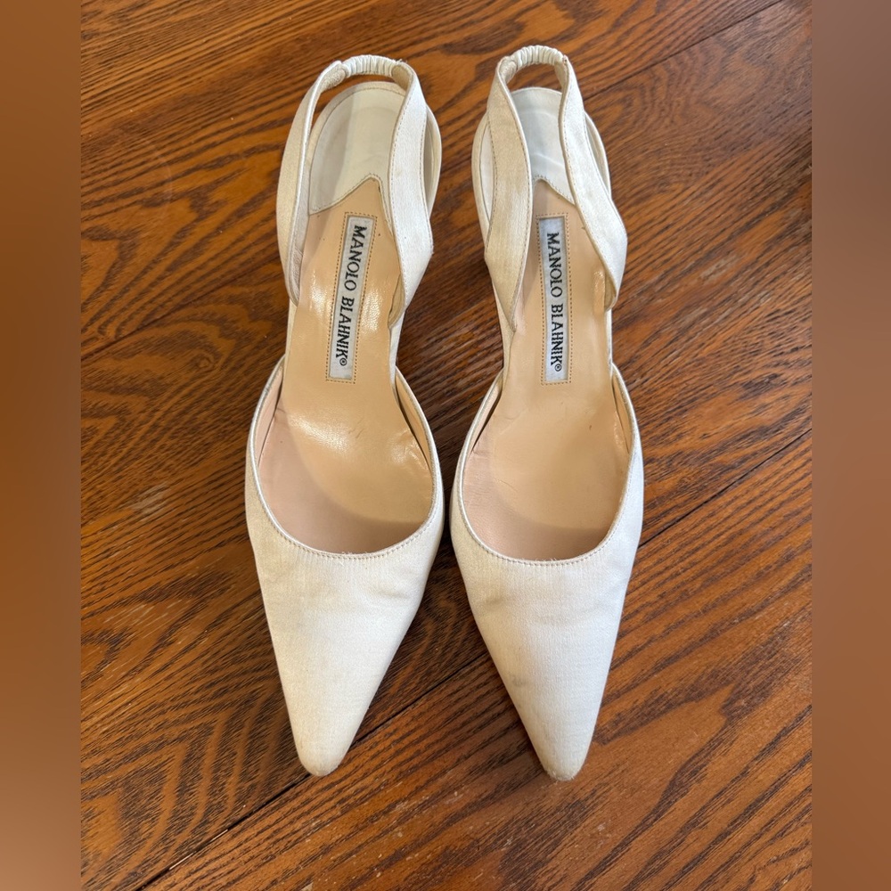 Manolo Blahnik Carolyne Bride White Satin Slingback Pumps
